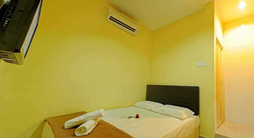 Chomelle Hotel Kuah Room photo